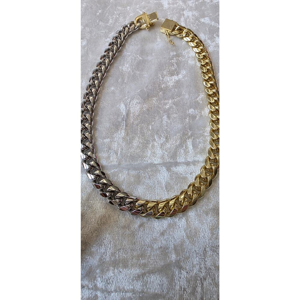 Cuban Link Maximalist Choker Two Tone 15 inches* - Picture 7 of 7